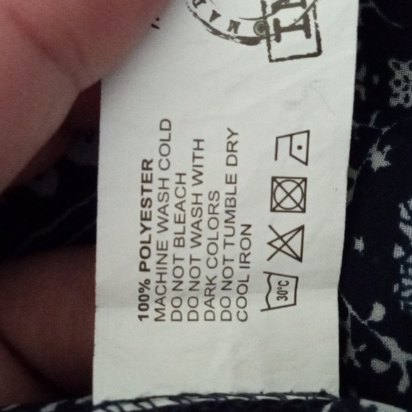 Denim Jeans & Casuals - Printed Button Up - Large - Picture 9 of 10